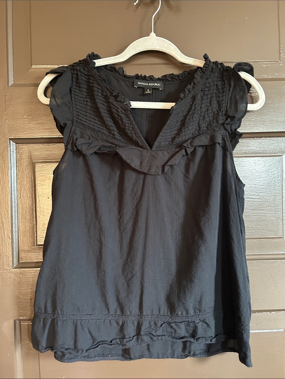 Banana Republic Black Ruffled V-Neck Cap-Sleeve Top